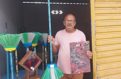 Oficina de vassouras com garrafas pet reduz descarte irregular e gera renda em Penedo