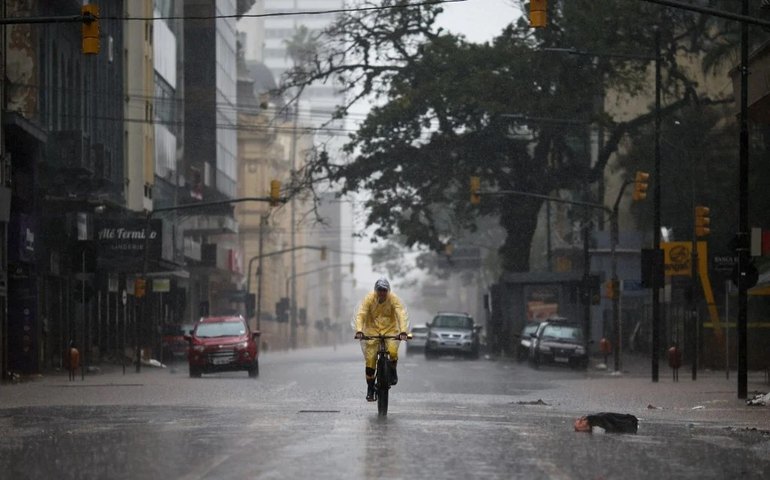 Tempestades e rajadas de vento devem atingir várias regiões de SP, alerta Defesa Civil