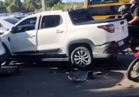 Engavetamento deixa trânsito lento no Tabuleiro dos Martins, em Maceió