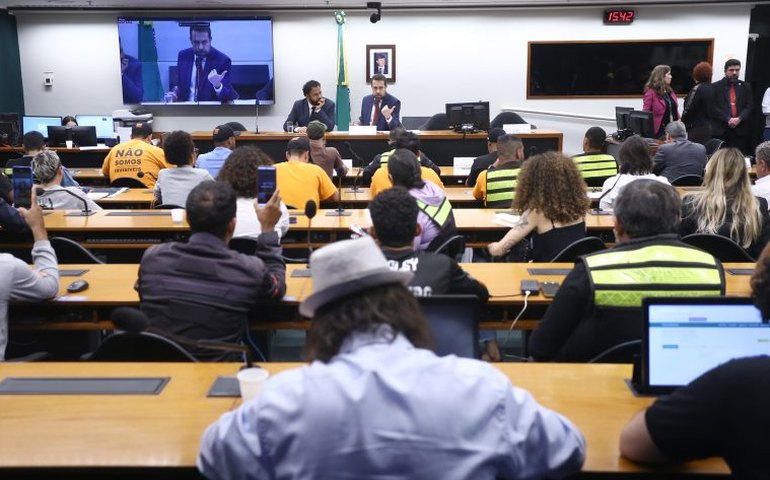 Governo e oposição se unem para superar precarização no trabalho dos entregadores de aplicativo