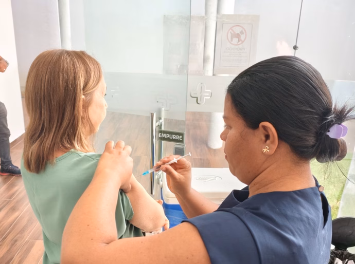 Prefeitura de Penedo reforça vacinação contra a gripe com ação no Complexo de Saúde Dr. Hélio Lopes