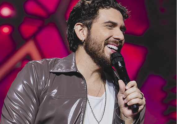 Gustavo Mioto anuncia turnê intimista “Inconfundível” com estreia em setembro