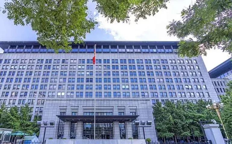 Ministério do Comércio chinês diz que está acelerando aprovação de exportações de terras raras