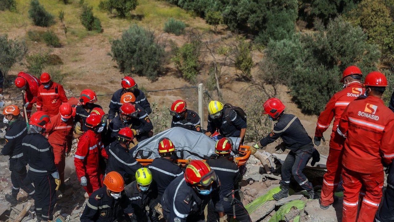 Equipes de quatro países auxiliam no resgate de vítimas no Marrocos