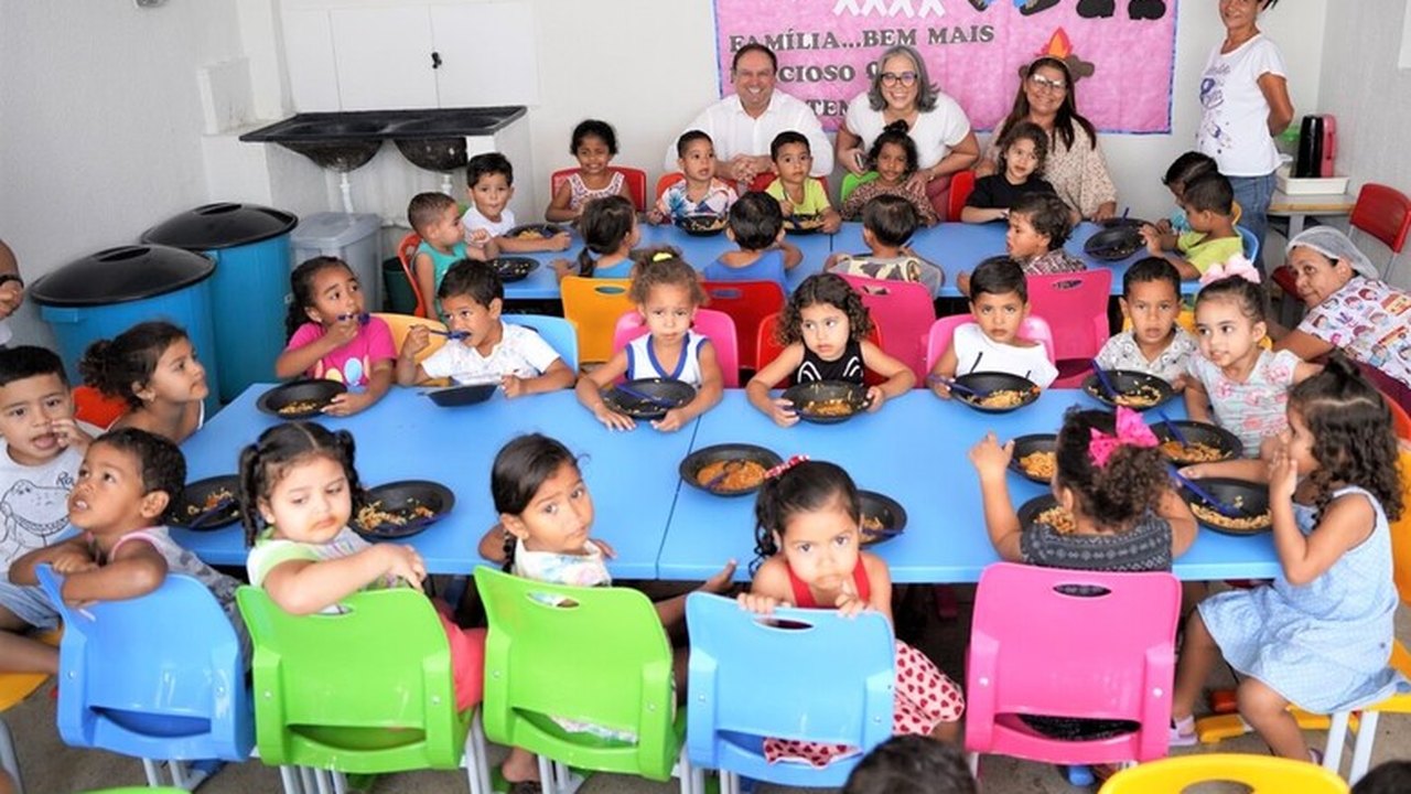 Prefeito Luciano visita creche reformada e ampliada no Manoel Teles