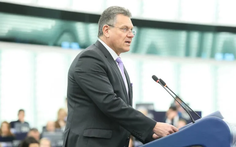 Chefe do Comércio da UE defende resposta calibrada e promete falar com EUA na sexta