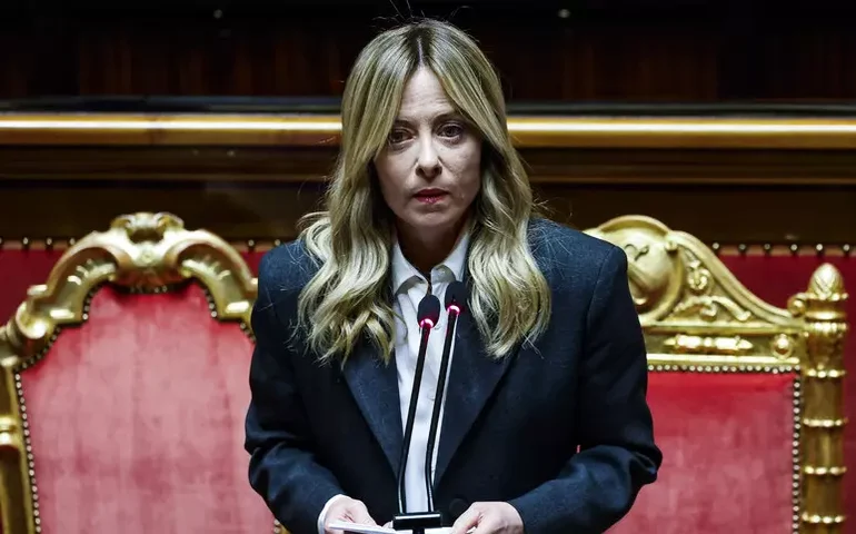 Meloni nega renúncia, desafia oposição e promete governar 'até último dia'
