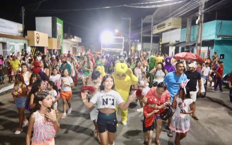 Bloco Curumim e Arrasta Sagrada animaram o domingo de prévias em Palmeira dos Índios
