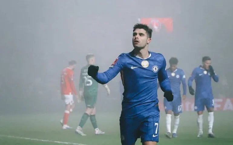 Chelsea goleia Charlton por 5 a 1 e avança às oitavas em estreia de novo técnico