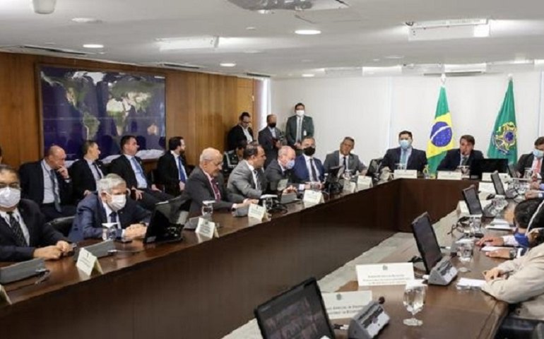 Medidas de isolamento ficam de fora de discussões entre Bolsonaro e governadores