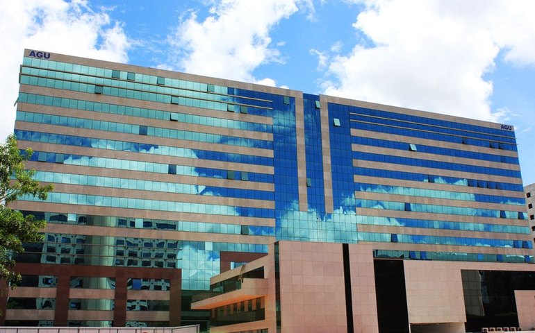 AGU pede decisão urgente contra fraudes e violência nas redes sociais