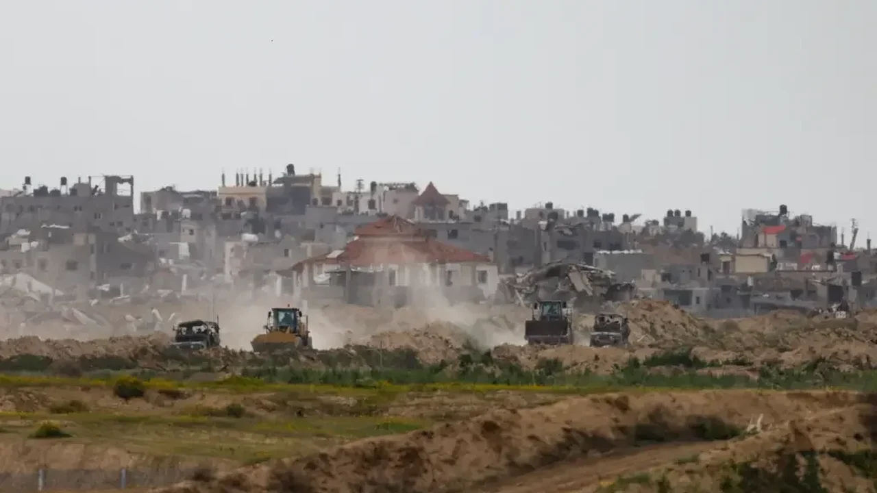 Hezbollah dispara 100 foguetes contra Israel em resposta à morte de comandante de alto escalão