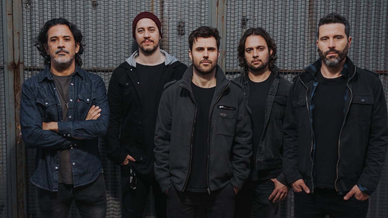 Banda Ego Kill Talent chega à TV aberta com a música “Heroes, Kings and Gods” na abertura da série Ilha de Ferro, da Globo