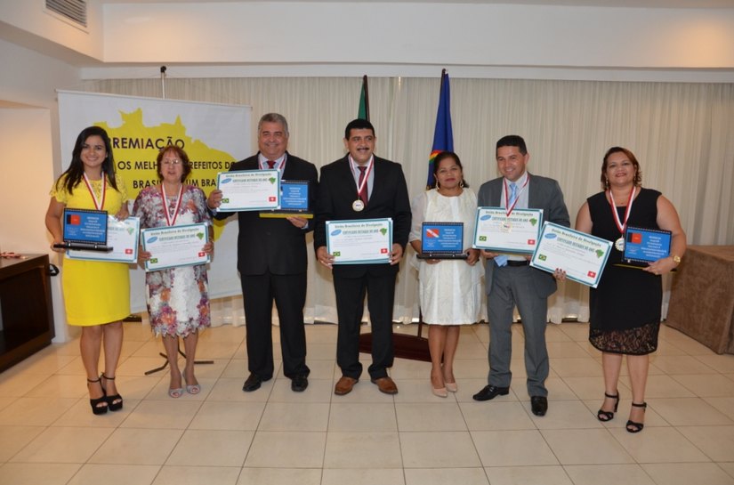 Representantes de São Miguel dos Campos recebem premiação em Recife