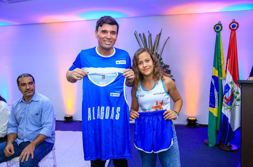 Jogos da Juventude: Governo de Alagoas entrega passagens e uniformes para 182 atletas