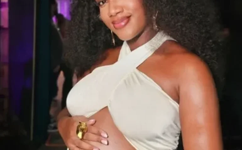 De Iza a Ivete Sangalo e Beyoncé: veja cantoras que brilharam grávidas no palco, assim como Lauana Prado