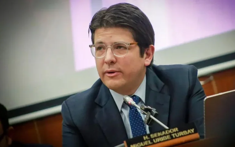 Morre Miguel Uribe, senador e pré-candidato que sofreu atentado na Colômbia