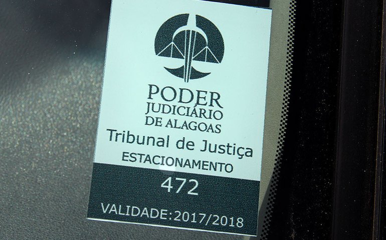 Servidores devem buscar até hoje adesivo para Servidores
