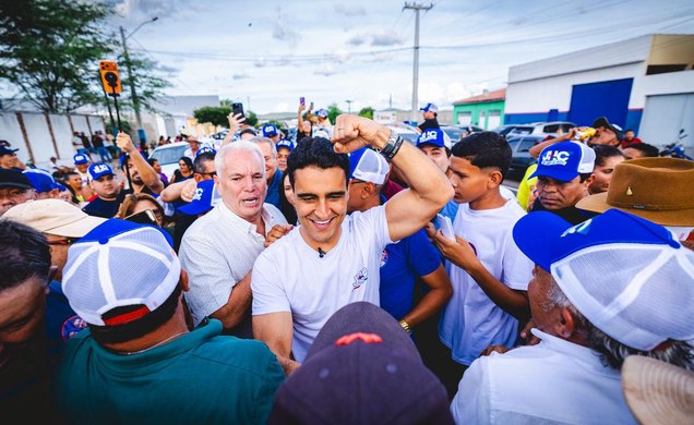 JHC em caminhada com apoiadores. Fonte: Ascom PSDB