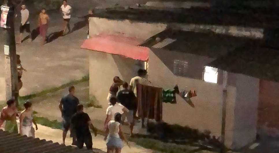 Jovem é morto a tiros e outro fica ferido dentro de casa em Aracaju