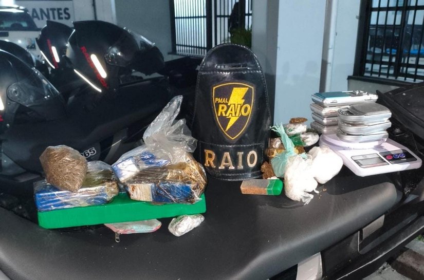 PM prende suspeito com dois quilos de drogas e oito balanças de precisão