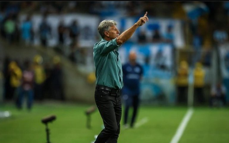 Renato faz cobrança pesada à Federação após vitória do Grêmio: 'Fica difícil jogar o estadual'