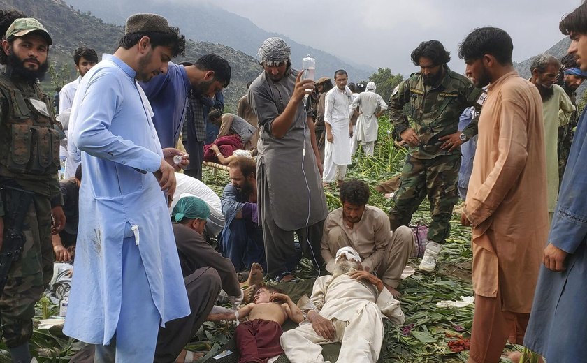 Terremoto no Afeganistão deixa mais de 800 mortos e milhares feridos