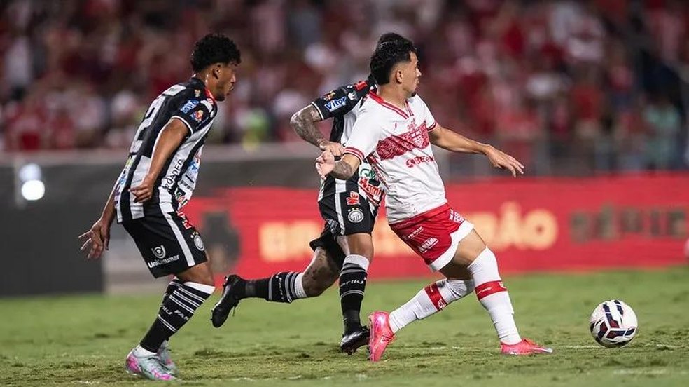 Com um jogador a mais, CRB empata com o Operário e fica longe do G-4