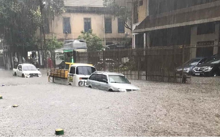 Chuvas matam pelo menos duas pessoas no Rio de Janeiro