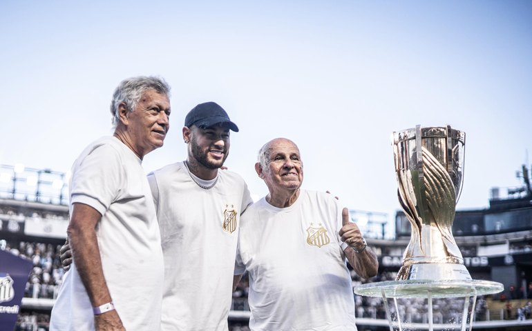 Neymar avisa que vai jogar Brasileirão de 2025 no Santos, diz site