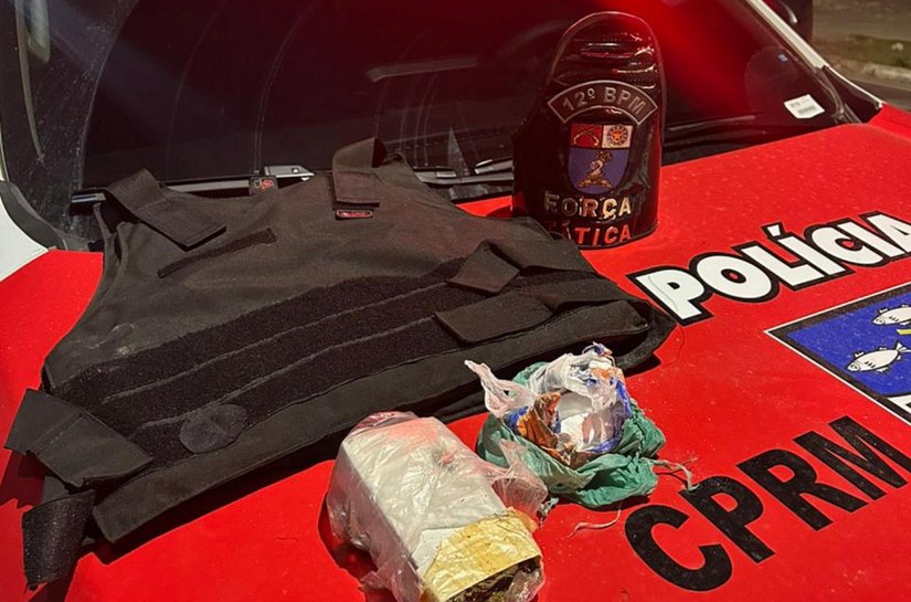 PM prende faccionado do Comando Vermelho com drogas e colete balístico
