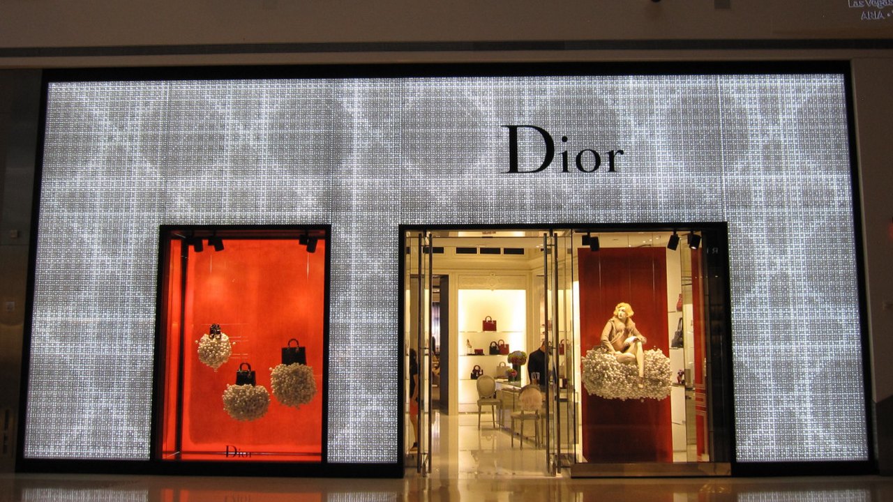 Com sólidas raízes e respeito pelo passado, a Dior molda seu futuro