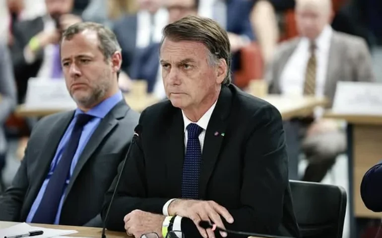 Primeira Turma do STF decide nesta segunda-feira se mantém prisão de Bolsonaro