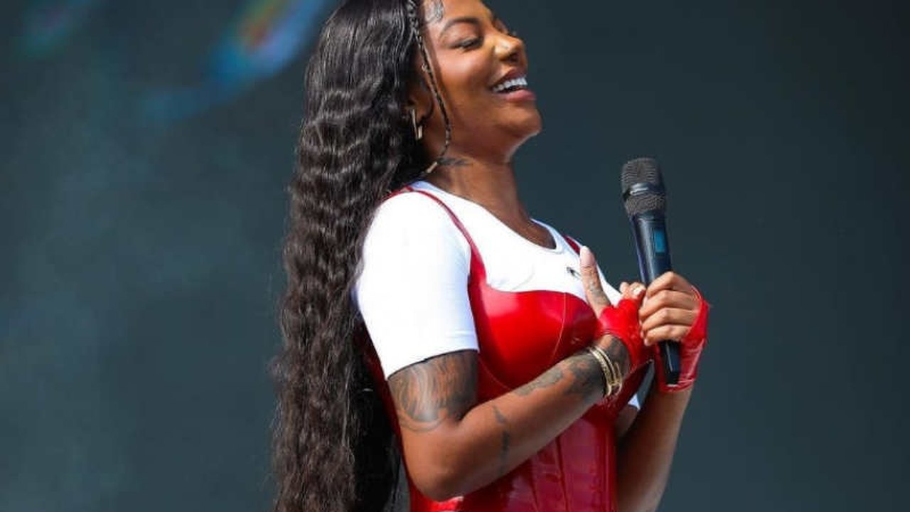 Lollapalooza 2023: Ludmilla faz público cantar pagode a plenos pulmões