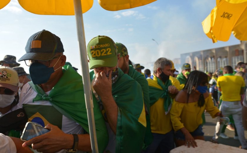 Parte de manifestantes se decepciona por Bolsonaro não ordenar invasão ao STF