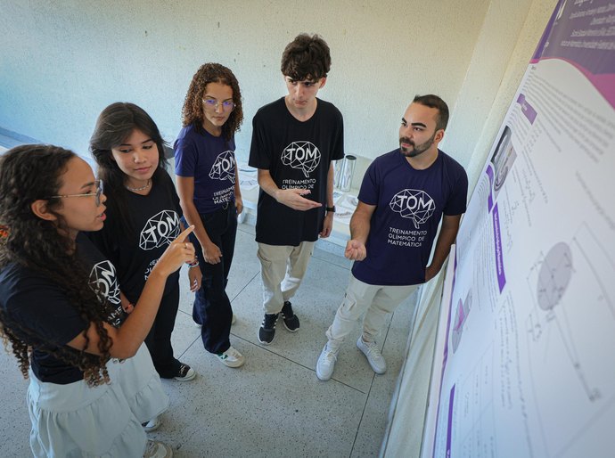 Estudantes da rede estadual transformam iniciação científica em projeto de vida
