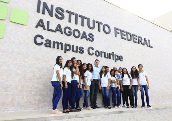 Marx Beltrão participa da inauguração do Ifal em Coruripe