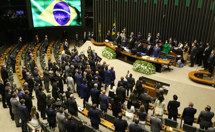 Parlamentares na primeira sessão semipresencial do ano Parlamentares na primeira sessão semipresencial do ano