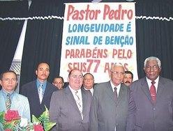 Pastor Pedro Josué (1º à direita) ao lado do pastor-presidente