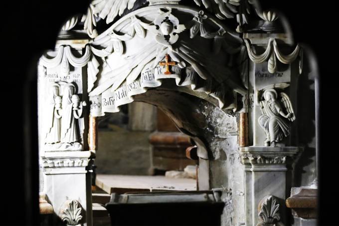 Entrada do local que, acredita-se, seja o túmulo de Jesus Cristo, em Jerusalém. (Thomas Coex/AFP)