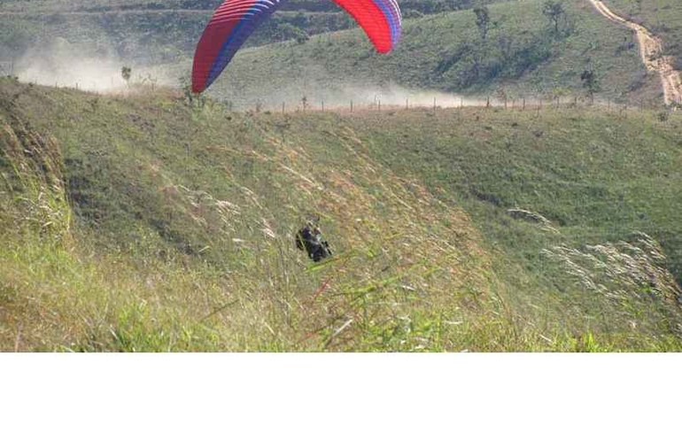 Piloto de paraglider morre em acidente no interior de SP