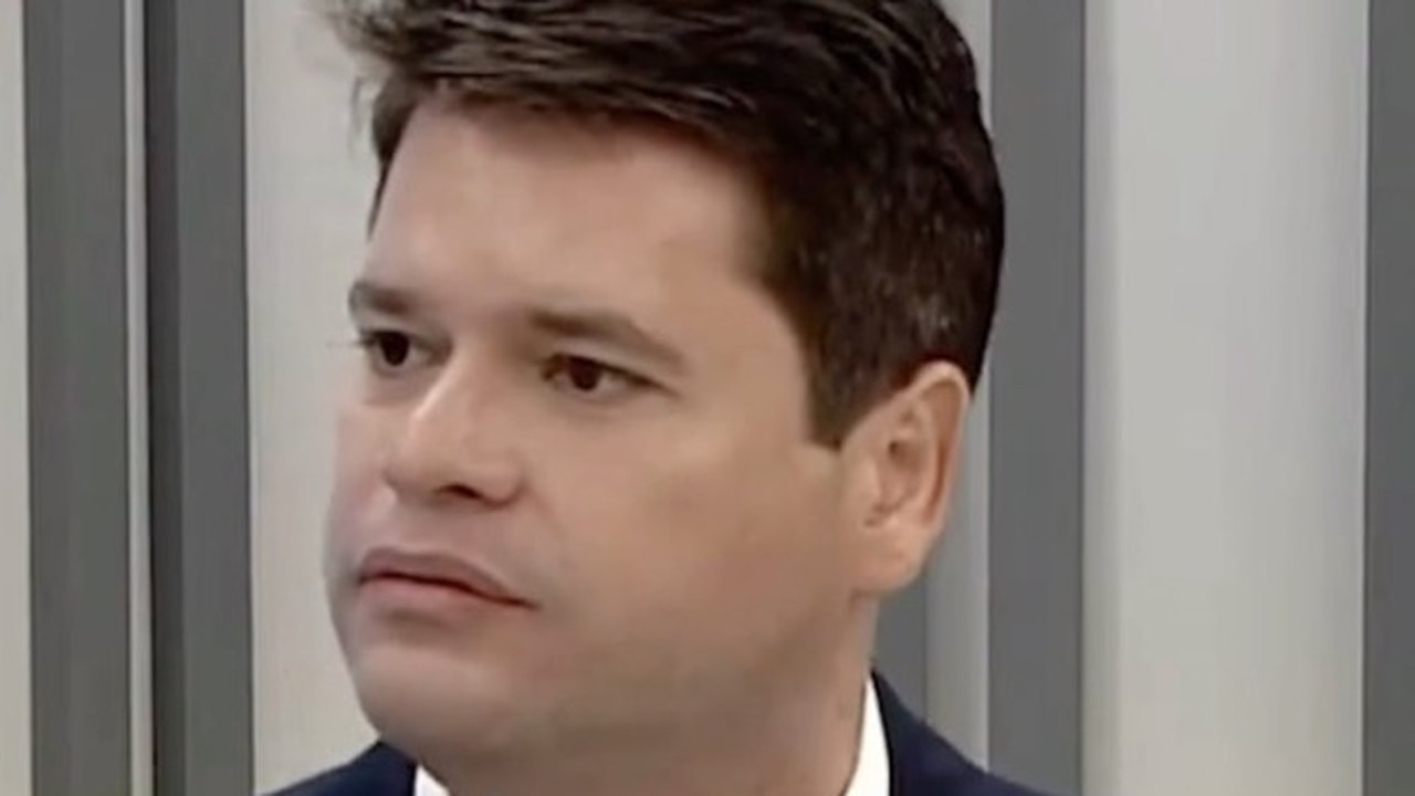 Davi Davino Filho chama Arthur Lira de “caco de vidro” e acusa deputado de controlar a direita