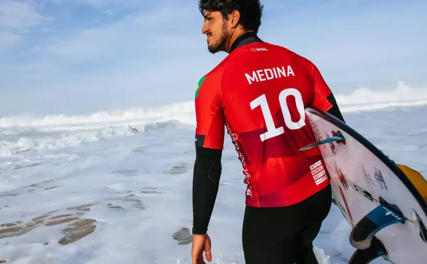 Caderno com foto de Gabriel Medina na capa tem data para venda; outra atleta olímpica já estampou material escolar