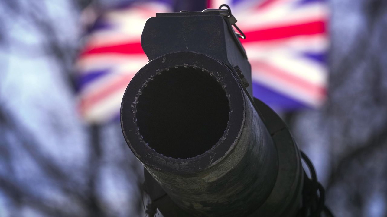 Crise política e no orçamento militar comprometem apoio britânico à Ucrânia