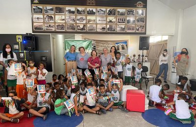 Projeto Suquinho de Memória leva crianças ao Arquivo Público de Alagoas