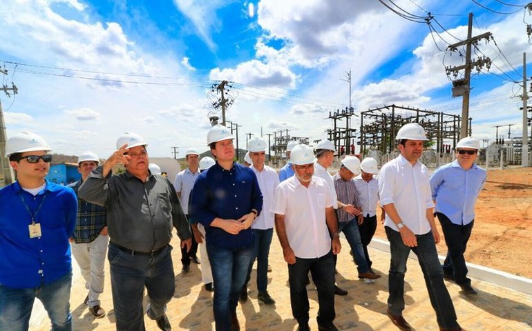 Marx Beltrão participa de entrega da nova linha de distribuição da Eletrobras no Sertão