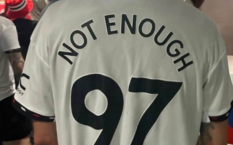 Torcedor é preso na Copa do Inglaterra por usar camisa com alusão ao desastre de Hillsborough