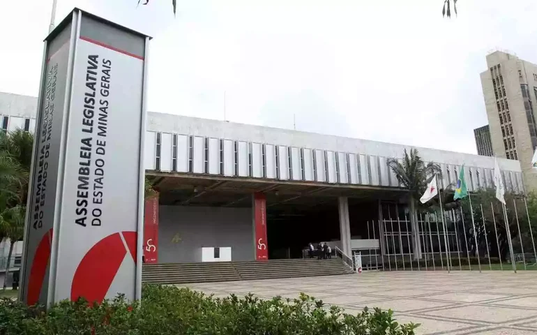 ALMG aprova em 2º turno PEC que dispensa referendo para privatização da Copasa