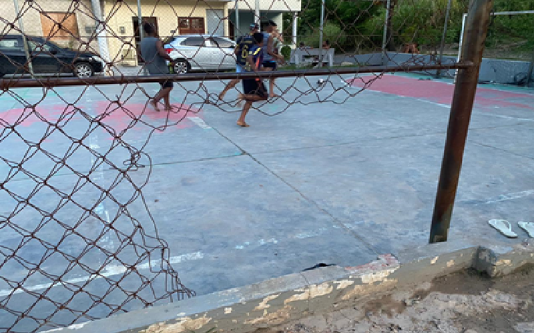 Revitalização e limpeza de quadra no conjunto Elias Bonfim é solicitada pelo vereador Aldo Loureiro