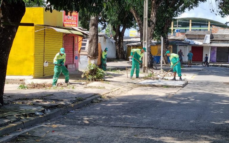 Mutirão recolhe 18 toneladas de resíduos no Mercado do Benedito Bentes